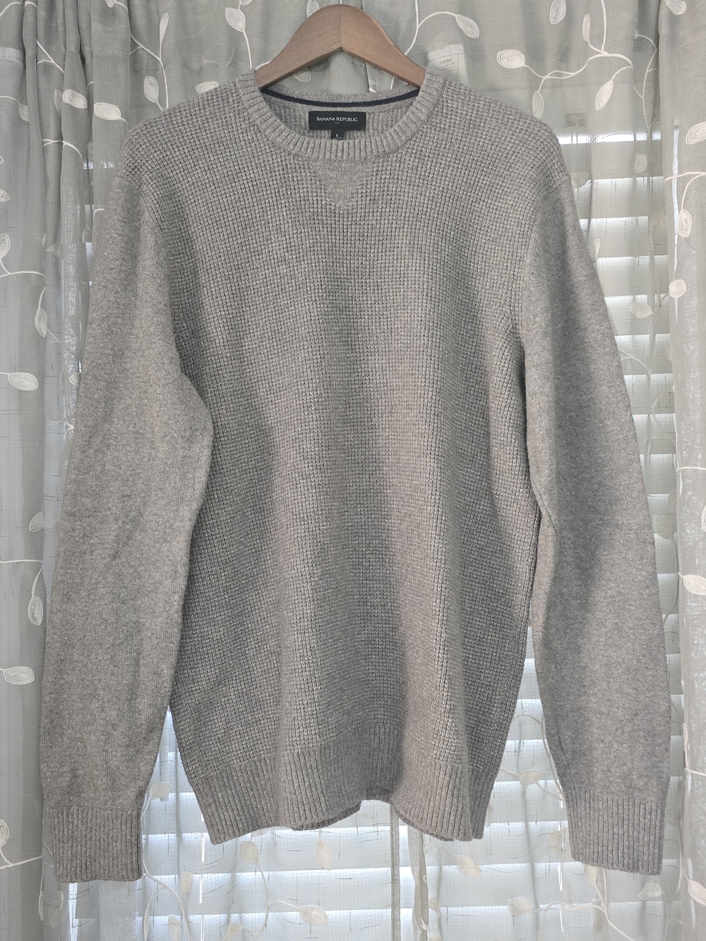 Banana Republic Men’s Light Gray Knit Crewneck Sweater
